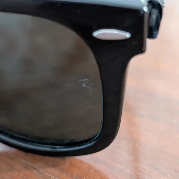 Ray-Ban Classic Black Wayfarer Sunglasses - Picture 2 of 4